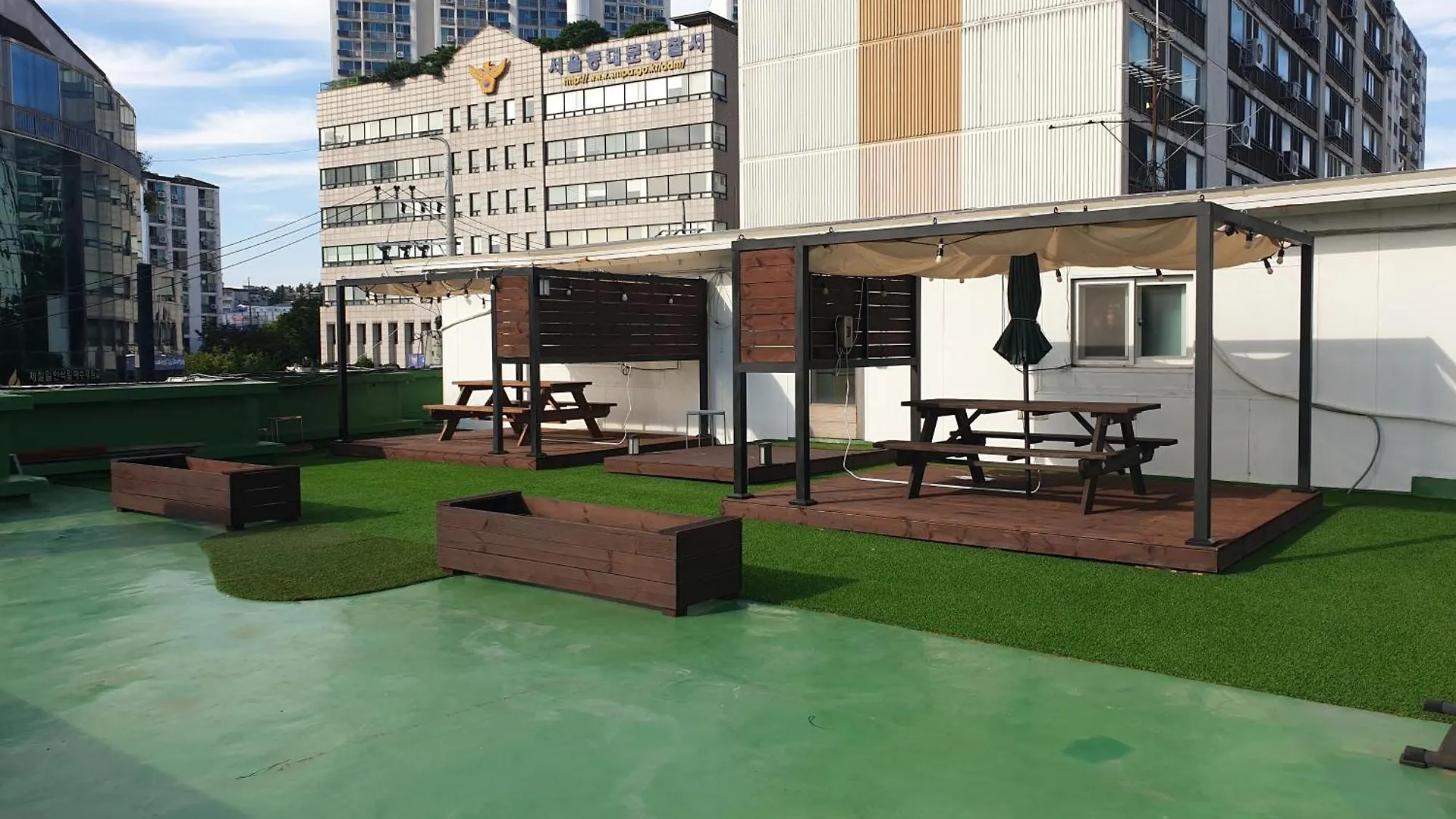 Cheongryangri Zebra Cinema & Rooftop 서울특별시